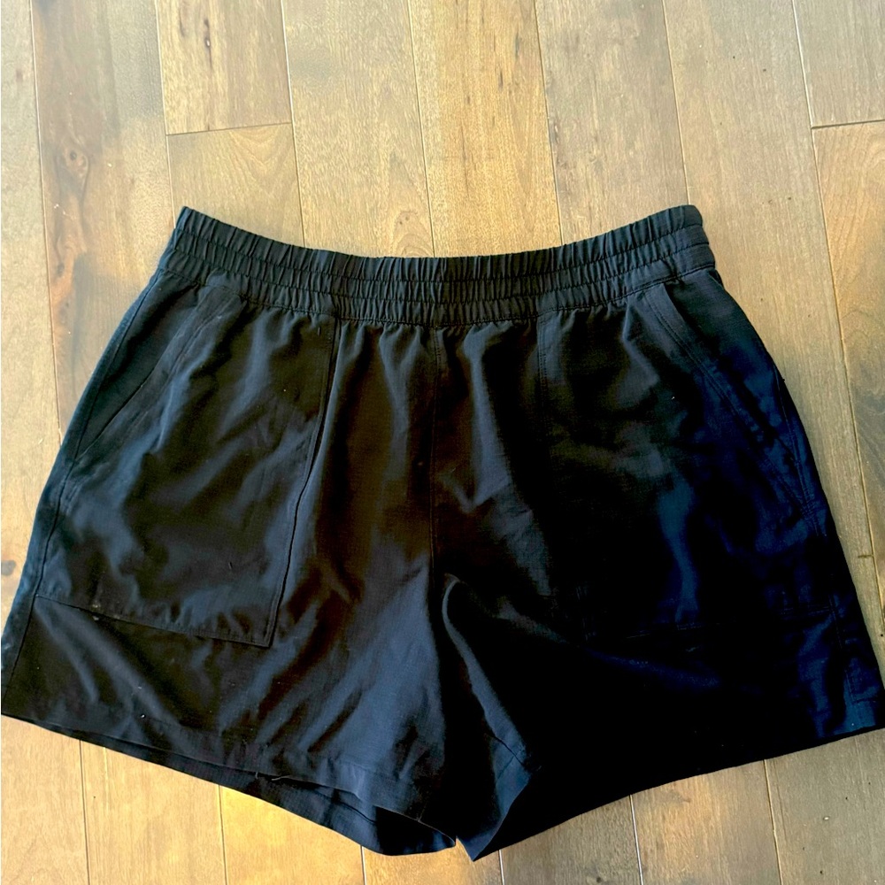 Athleta brand shorts size large